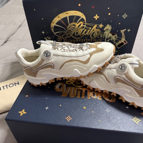 Lv women’s rush sneaker. - Picture 3 of 3